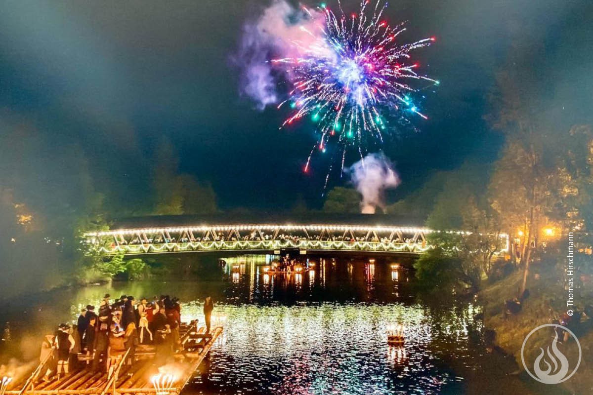 Element Feuer: Johannifloßprozession Wolfratshausen